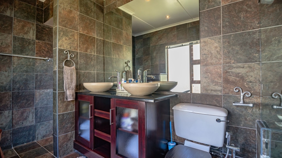 4 Bedroom Property for Sale in Bonza Bay Eastern Cape